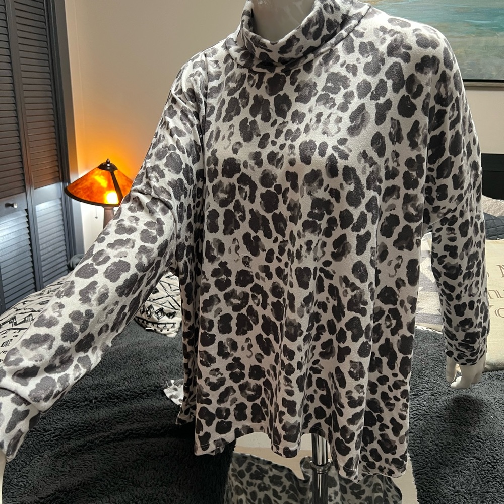 XL C&C California turtleneck tunic